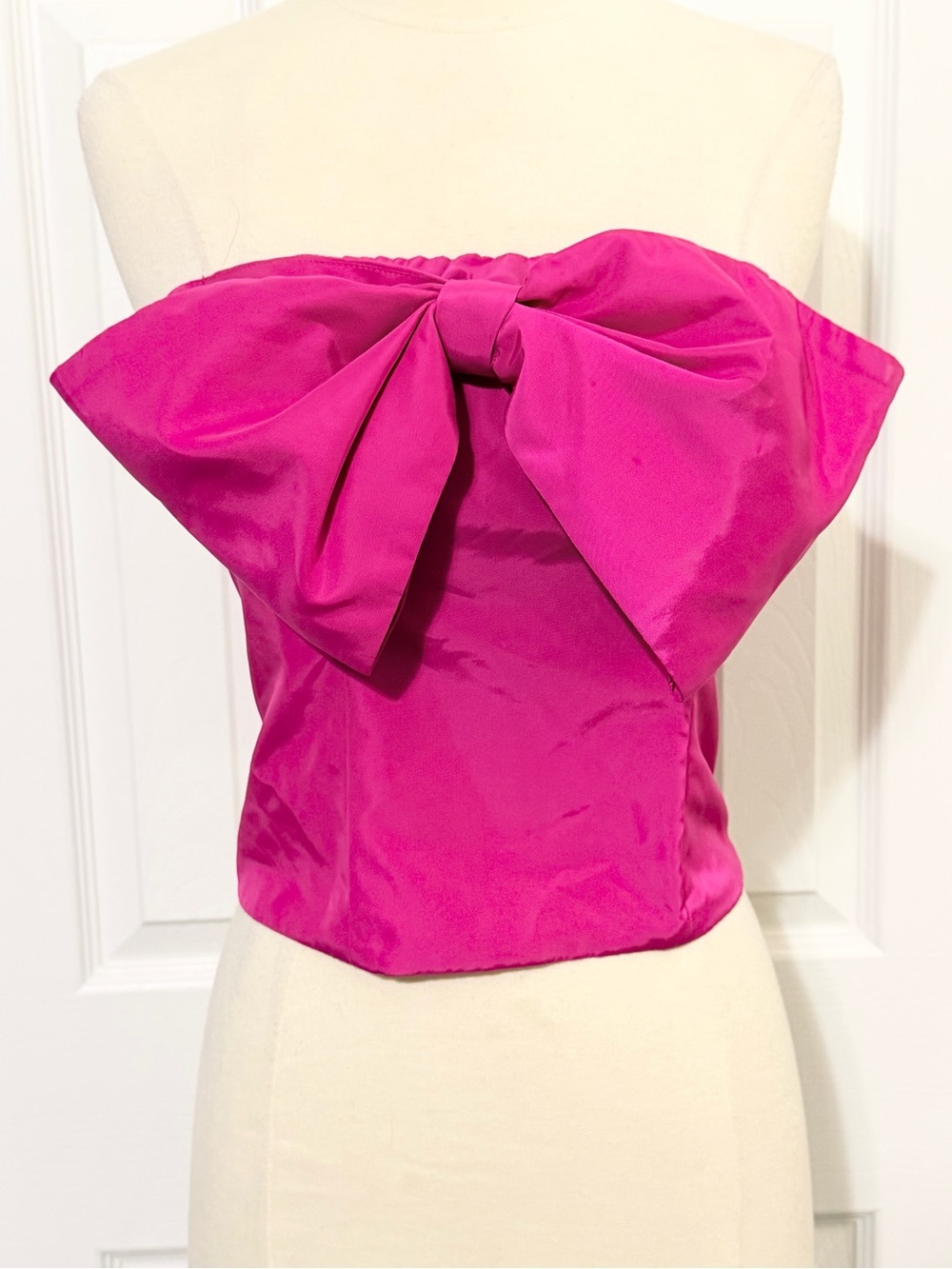 Express Strapless Bow Front Crop Top - Hot Pink